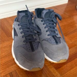 Nike Women's Denim Blue Hurraches Sneakers Size 7.5